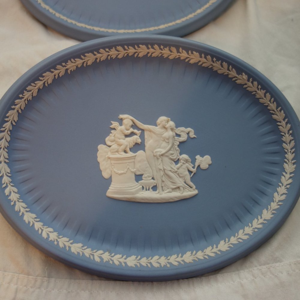Wedgwood Jasperware “Cupid” Tray - Picture 2 of 4